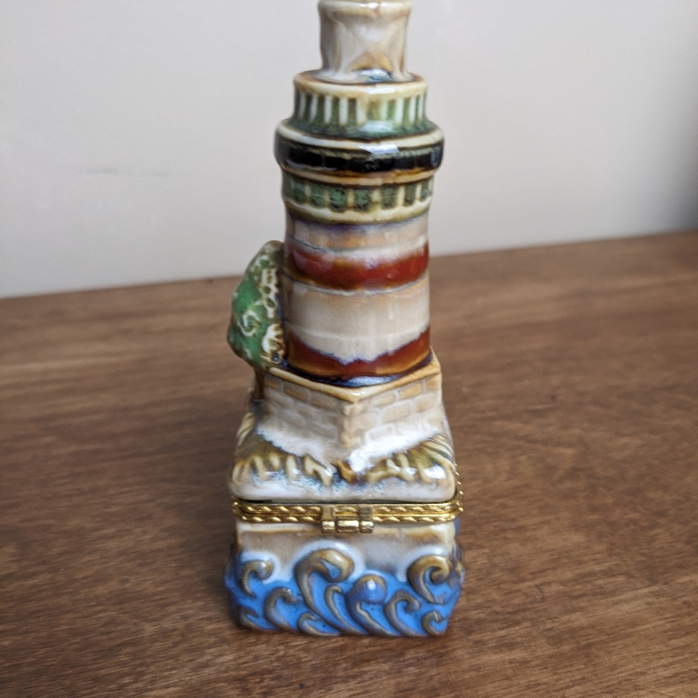 Ceramic Trinket Box Lighthouse similar to "Hilton Head" Sea Pines